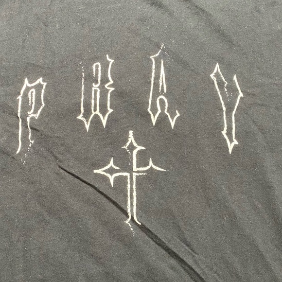 Pray Graphic Tee - Picture 3 of 3